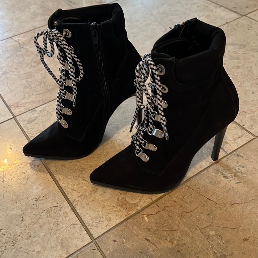 STEVE MADDEN HIGH HEEL BOOTIES